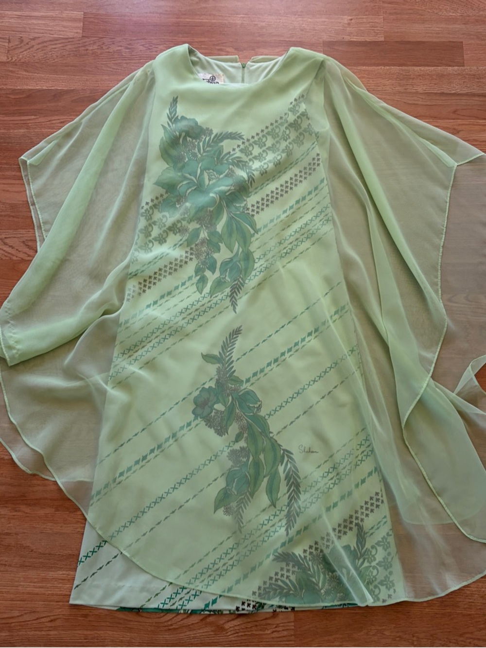Vintage Alfred Shaheen goddess dress